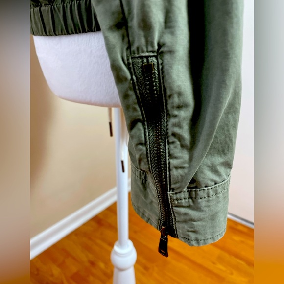 Banana Republic Bomber Jacket Womens sz S Olive Green Packable Hoodie Hipster - Picture 11 of 15